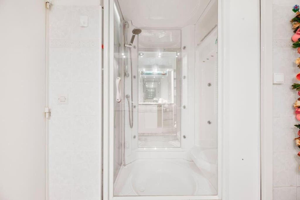 Riviera Prestige - Front De Mer - Terrasse - Parking โรกบรูน-กัป-มาร์แต็ง ภายนอก รูปภาพ